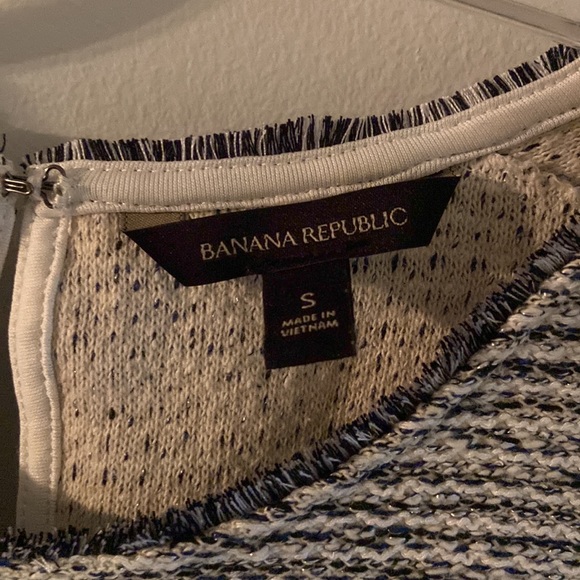 Knitted sweater tank with a navy and cream design. Banana Republic size small - Picture 3 of 3